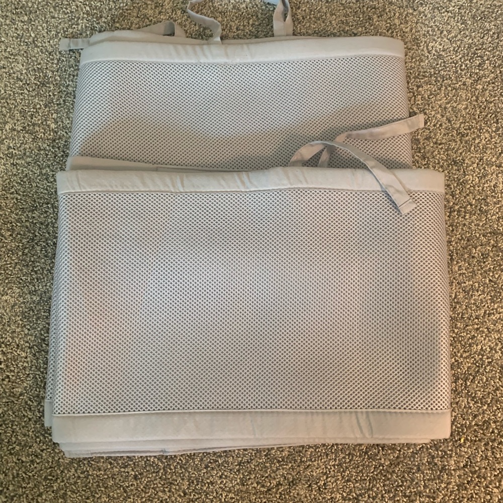 Gray mesh crib bummer pad
